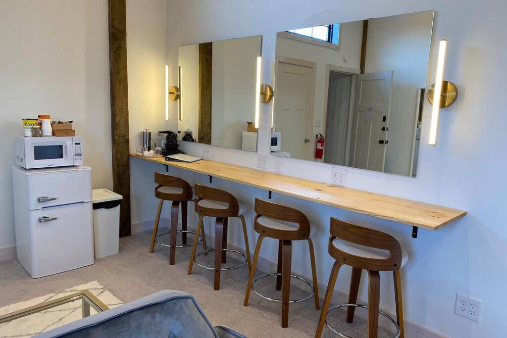 A Suite With A View + Wine ماونت إيري المظهر الخارجي الصورة